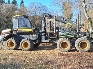 Holzrückefahrzeug Ponsse Buffalo 8x8