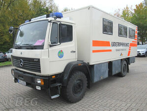 Lkw Mercedes 917 AF Koffer 4x4